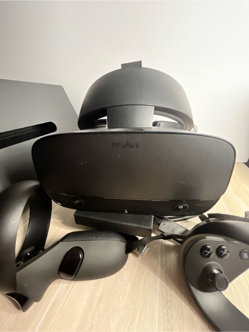 Oculus Rift S PC-Powered VR Gaming Headset - Picture 2 of 10